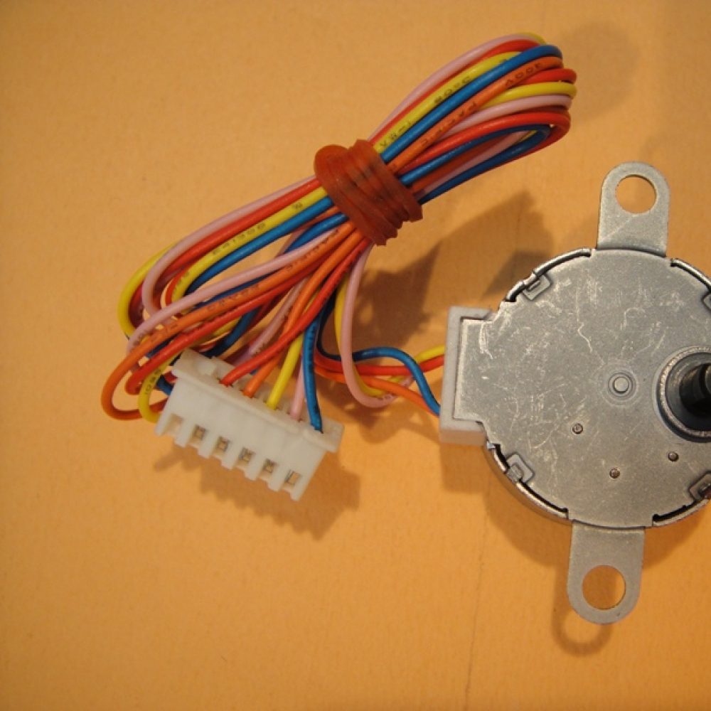 ST28-0371 風向馬達12V 39mm-5線